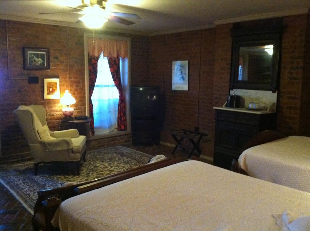 Corners Mansion Inn - A Bed And Breakfast Vicksburg Room photo